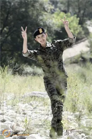 金智媛 英姿飒爽戎装照 김지원