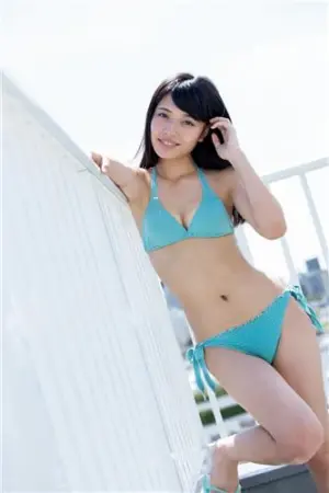 内山爱 现役女子高中生挑战比基尼 内山愛