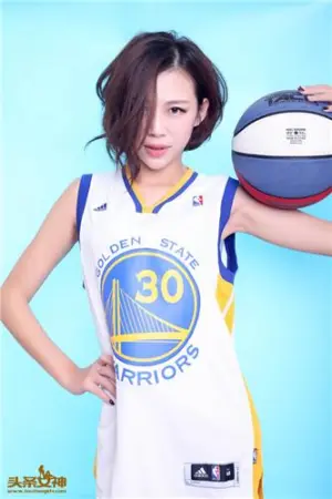 [TouTiao]头条女神 ##库里美女球迷性感写真 乔米