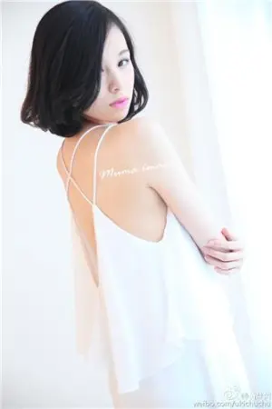 短发冷艳美女写真 黄梦楚