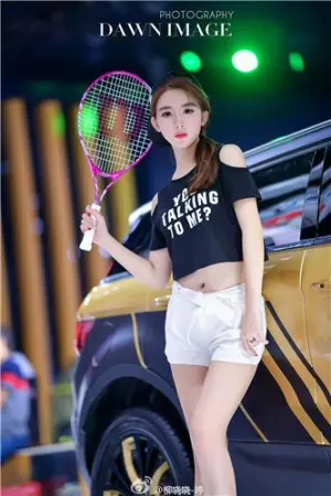 高挑车模微博靓照 柳小婷