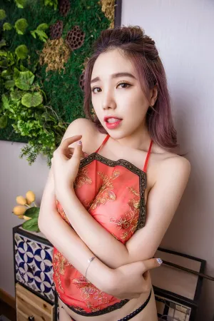 [TouTiao]头条女神 2016.10.25 绝色红肚兜 妮小妖