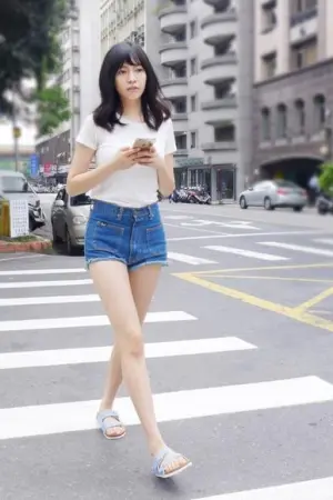 焦恩俊大女儿 最新微博自拍照 街拍长腿版陈意涵 焦曼婷