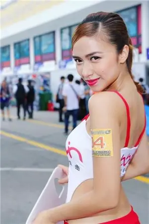 Mercedez 中西德三国混血儿模特 彭美诗