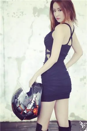 Kayler凯乐 喜欢速度感的飚重机女郎 康郡缨