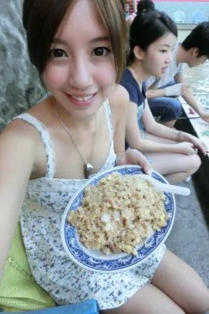 尖叫妹最新海量性感生活私照 辜莞允