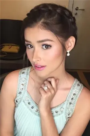 全球最美脸蛋的菲美混血模特 Liza Soberano