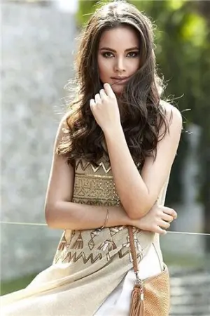 泰国最气质美人美图 Urassaya Sperbund