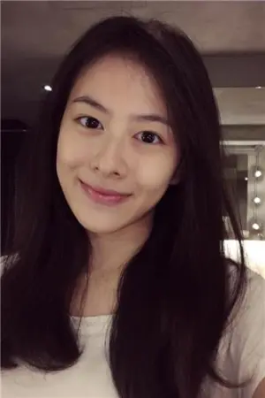 Shiny 20岁气质美少女私房照 姚亦晴