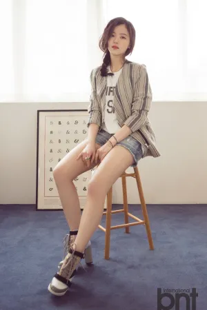 韩国BNT国际版杂志 格子装清纯写真 姜汉娜