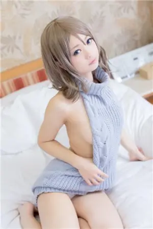 日本美少女Coser完美诠释性感露背毛衣 のらねこ