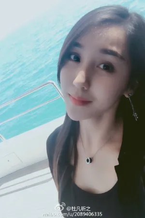最新微博出海游艇自拍照 杜凡昕之