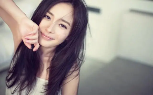 杨幂替身微博爆红 整容前后对比照被扒 卓亨瑜