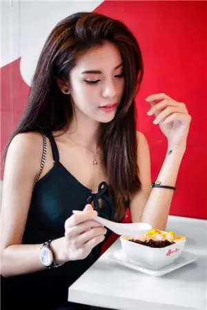 魔鬼身材紧身裤 刘敏霓