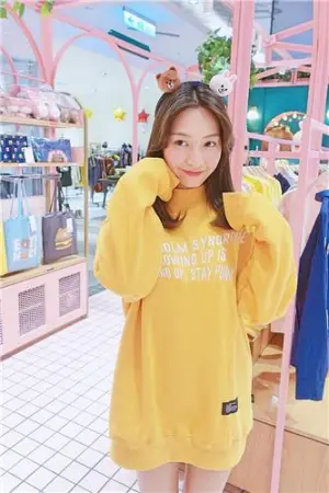 恋爱系女孩「只应天上有」 何佳蓉