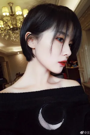 最新微博自拍照写真 王宛尘