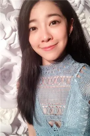 长腿加上甜美笑容 周颖立