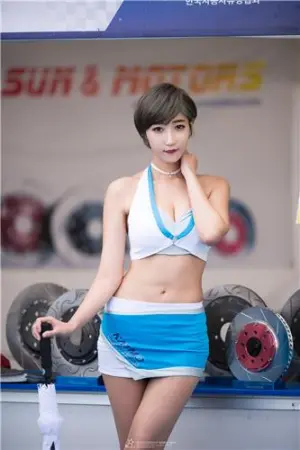 韩国短发车模智雅meteljia 逆天长腿玩一年 유지아