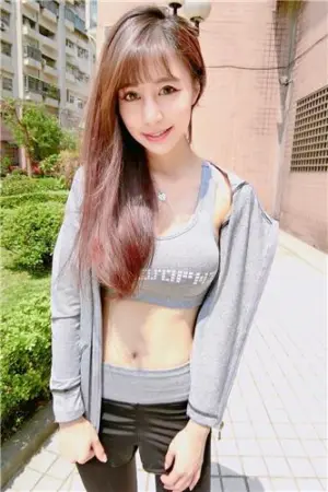 千年一遇空姐 最新海量私房照50P 高钰雯