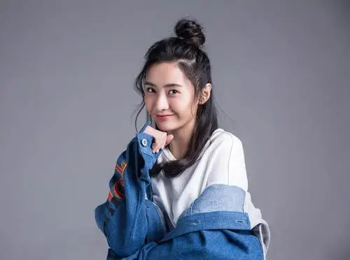 最新写真美照 何昕霖