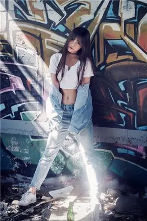 中韩混血校花徐熙真 潮翻天的混搭私房照 서희진