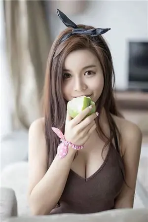 新国正妹 欧派小只马甜美外拍 Winnie Choo