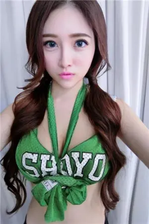 正妹SG A4蜂腰蜜桃臀 吴昱萱