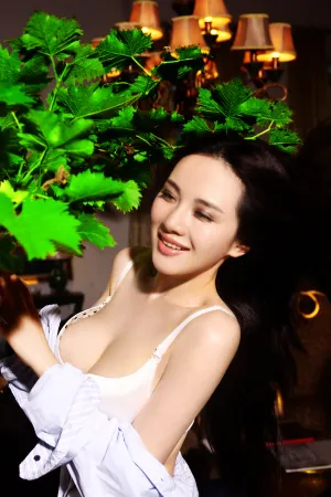 千面夏娃性感写真 孟茜