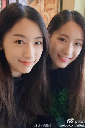 南京双胞胎姐妹 哈佛学覇最新微博毕业照 孙雨朦,孙雨彤