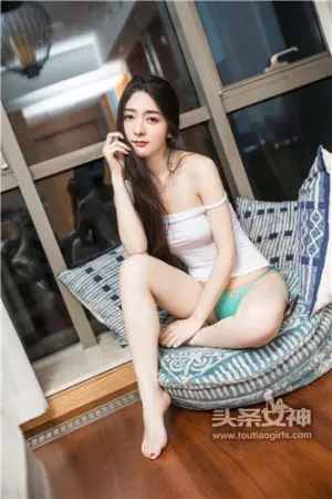 [TouTiao]头条女神 2017.06.05 无垢美样 熊熊 清新长发私房写真 小琪