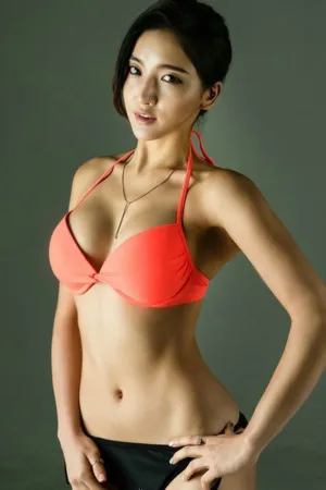 韩国普拉提女老师性感生活自拍照 朴世莉