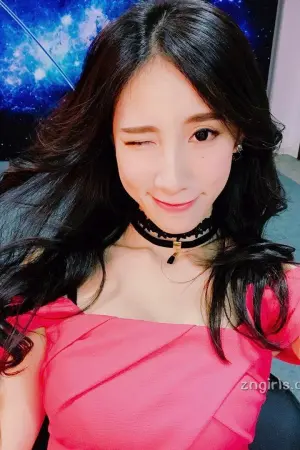 黑涩会美眉黄乔歆 沙滩大秀性感比基尼 黄以安