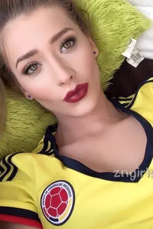 花花公子女郎 沙滩诱人比基尼图片 Brenda Zambrano