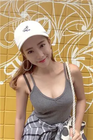 长腿正妹 身材出众气质迷人 吕妍芯