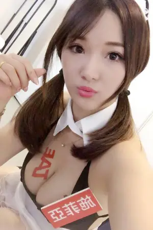 32E正妹海量爆乳性感自拍 施菲亞