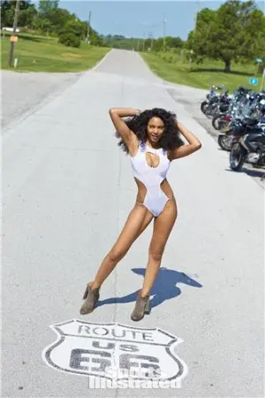 美国黑美人 体育画报泳装特刊 Ariel Meredith