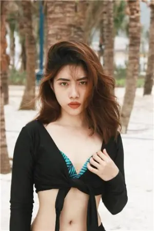 越南正妹 每周健身房锻炼6次 B&iacute;ch Ho&agrave;