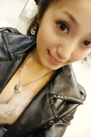 台北西门町的美女美发师性感自拍生活照 Lena Lin