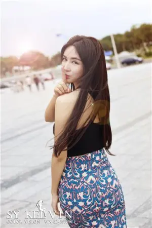 混血佳人 唯美街拍显气质 伊莉娜