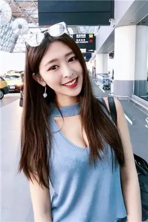 正妹 Nikki 超甜美笑容很迷人 徐明郁