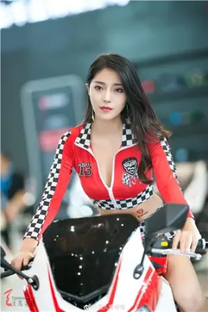 微博私房照 周人青青青