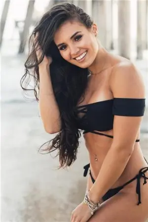 运动正妹最爱紧实感 镜头前示范美臀曲线 Ashley Flores