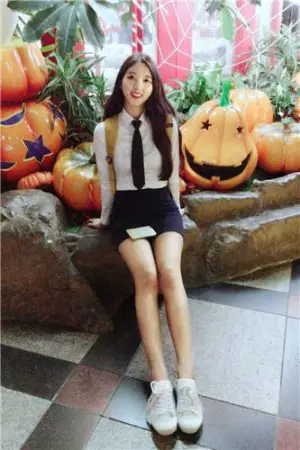 韩国学生妹「逆天长腿」太犯规！ 당분간