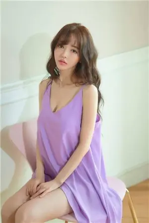 精灵系少女误闯丛林长裙飘扬，不忘对镜头放送爱心舞 또바기