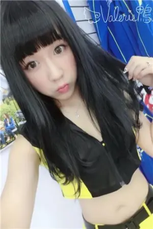 清新制服正妹「Valerie 鸭鸭」好亮眼 Valerie鸭鸭