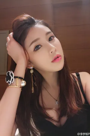 微博性感自拍 李梦皎