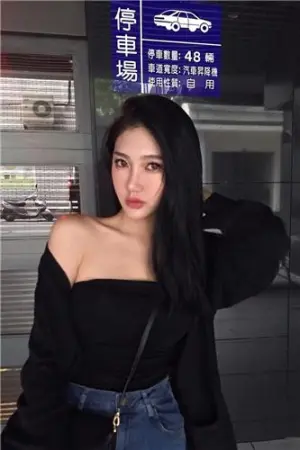 台湾正妹Karen Chao 牛仔裤背心超吸睛 赵家和