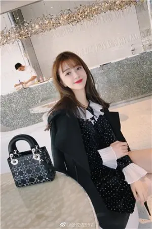 梦幻正妹张佐佐 微博美妆私房照 张佐倩