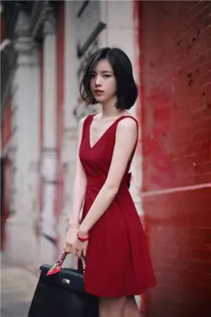 冷艳美人尹善英 洋装美照惹人爱 윤선영