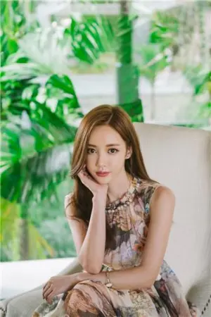 孙允珠 2017年布吉岛外拍之吊带长裙 손윤주